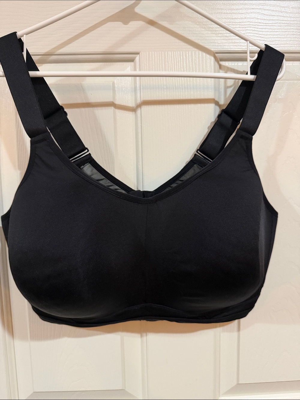 High-Support Wireless Sports Bra in Black
